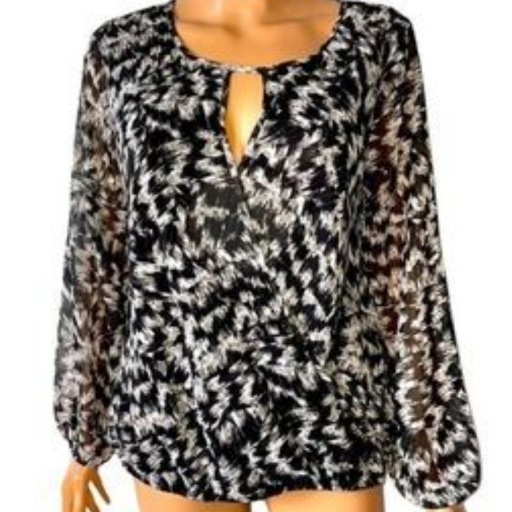 💜5/$25💜Vince Camuto Dressy Top Size Large